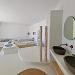 M-vibes Mykonos מלון דירות 4*